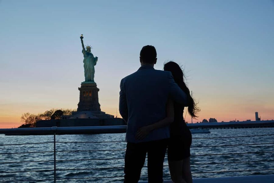 NYC: City Cruises Luxury Brunch, Lunch or Dinner Cruise - Is $112 Per Person Good Value?