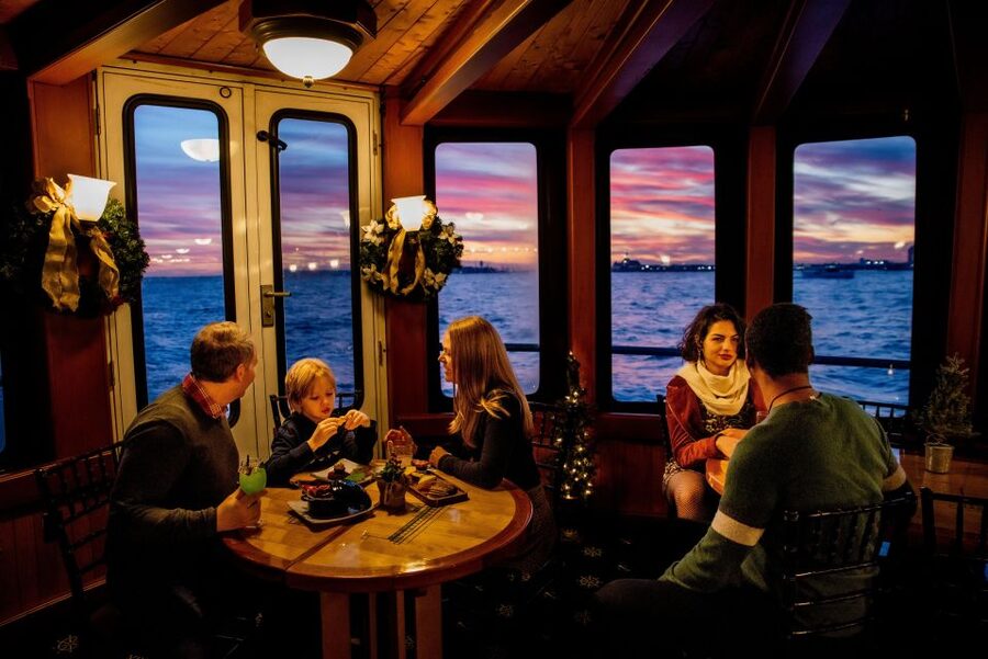 NYC: Holiday Yacht Cruise with Jazz, Cocoa & Carols - My verdict on the NYC holiday yacht cruise