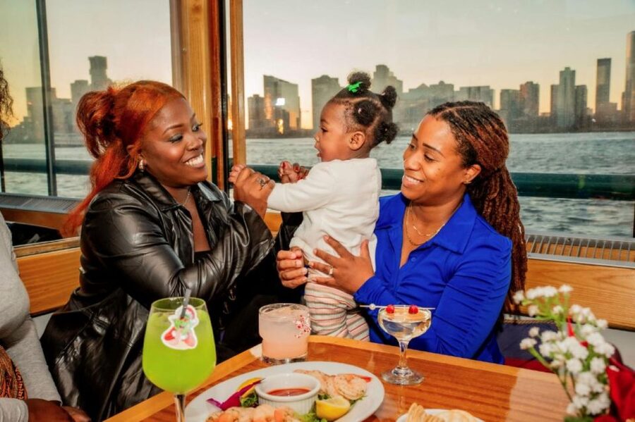 NYC: Holiday Yacht Cruise with Jazz, Cocoa & Carols - Who should book this cruise?