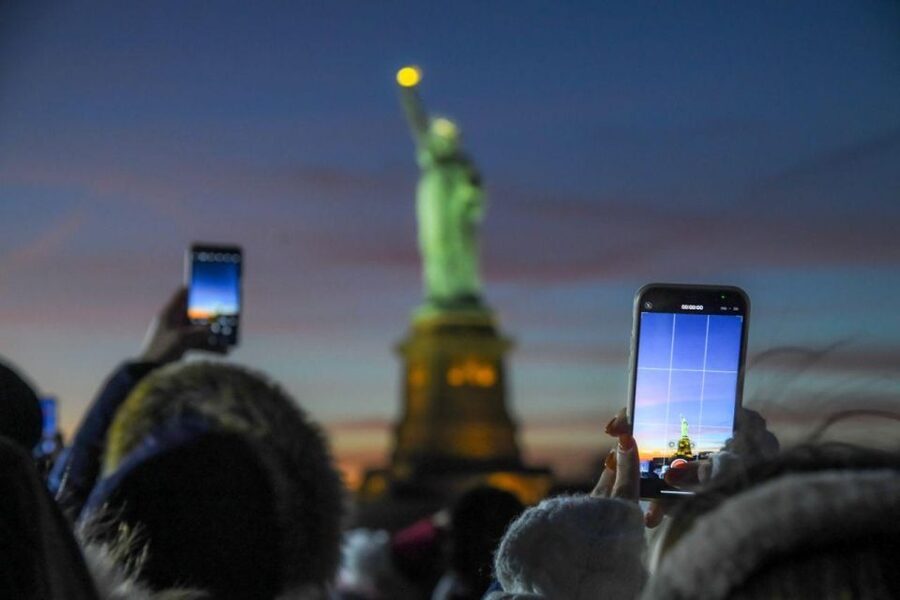 NYC: Manhattan & Statue of Liberty Cruise with Shuttle Bus - What you see during the 75-minute route