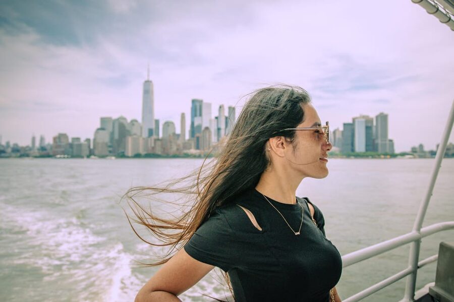 NYC: Starship Landmark 90 Minute Sightseeing Cruise - What the guides add to the ride