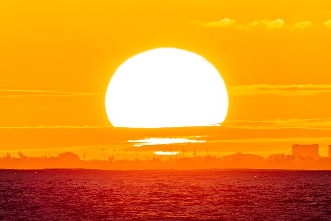 Oahu's Waikiki Coast: Moana’s Sunset Cocktail Sail - Drinks, music, and the social side of the sail