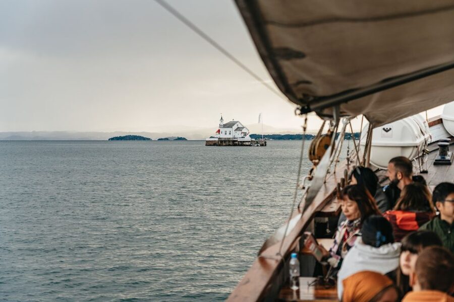 Oslo: Fjord Evening Cruise with Shrimp Buffet - Bygdøy and Huk Bay from the water