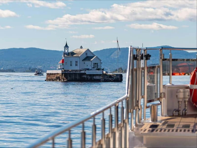 Oslo: Guided Sightseeing Fjord Cruise on Premium Silent Boat - Dyna Lighthouse and the smaller stories of Oslofjord