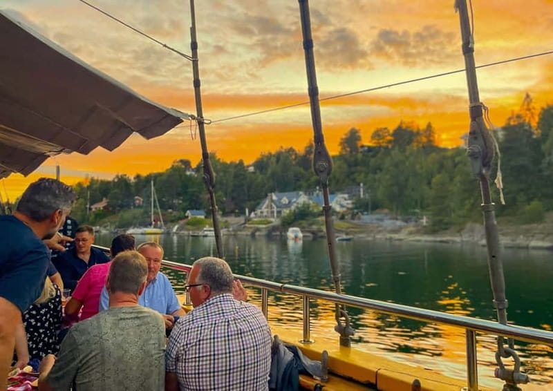 Oslo: Oslofjord Fjord-Style Dinner Cruise - The first stretch, Oslo’s green hills and working waterfront