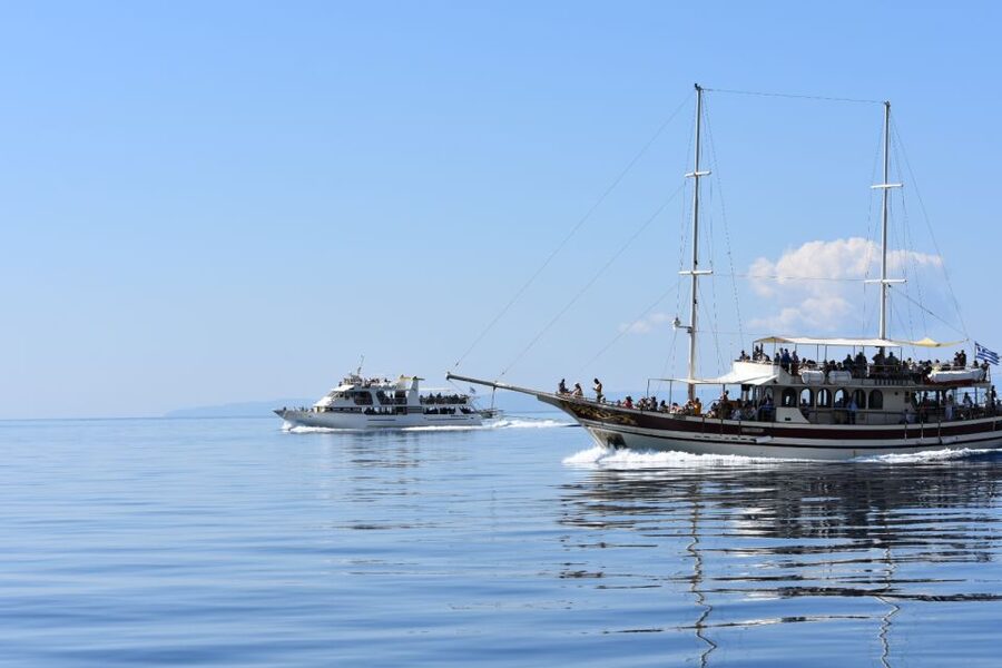 Ouranoupoli: Mount Athos Peninsula Sightseeing Cruise - Meeting the boat at Ouranoupoli port