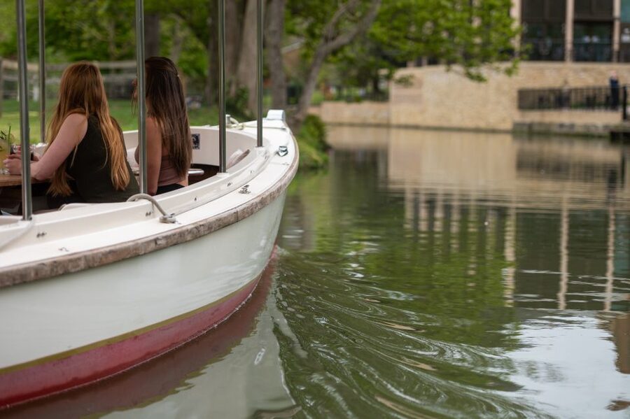 Oxford: Guided Sightseeing River Cruise - Along the University Regatta Course