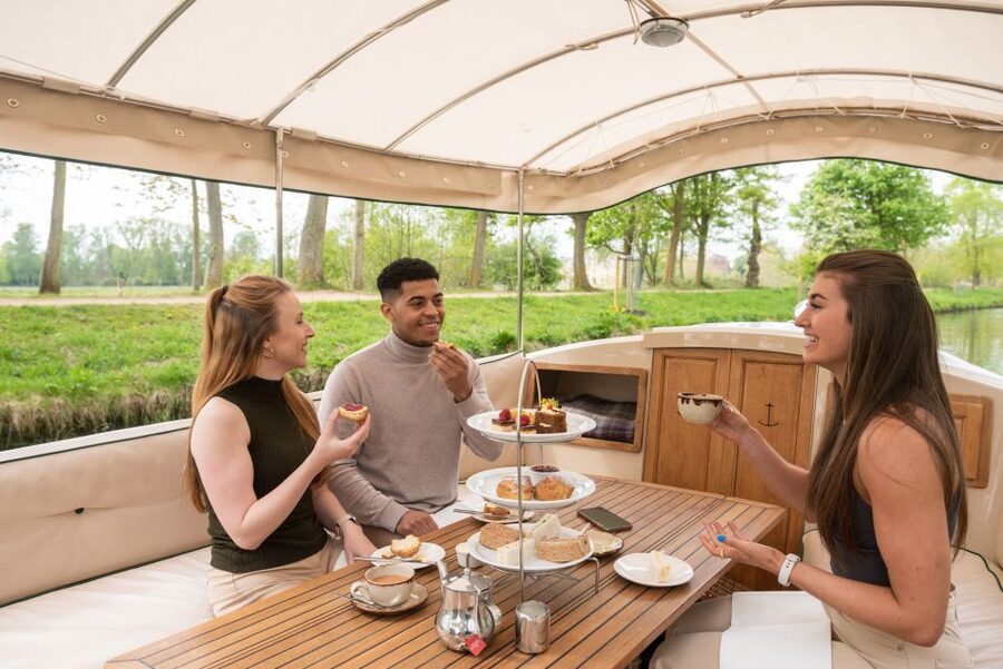 Oxford: Sightseeing River Cruise with Afternoon Tea - Starting at Folly Bridge and The Folly Restaurant