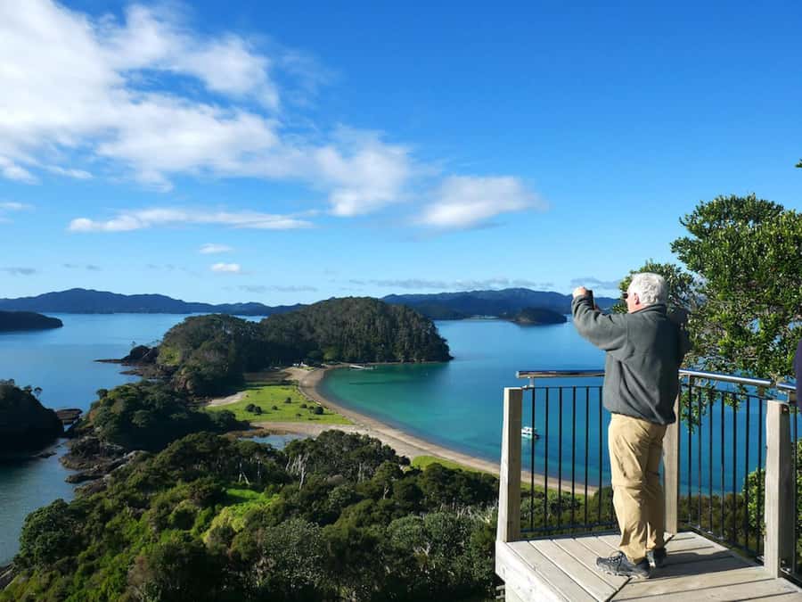 Paihia/Russell: Hole in the Rock Cruise with 2 Island Stops - Cape Brett and the lighthouse from the sea