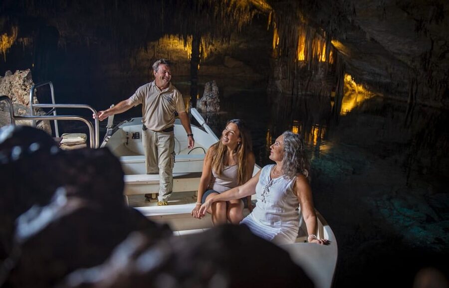 Palma: Caves of Drach Entrance, Music Concert, and Boat Trip - What the wooden boat ride is really like