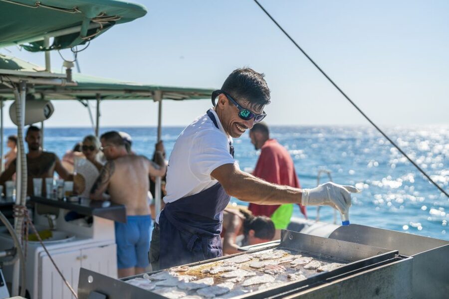 Palma de Mallorca: 5-Hour Catamaran Cruise with Lunch & Swim - Music, Dancing, and the Social Side