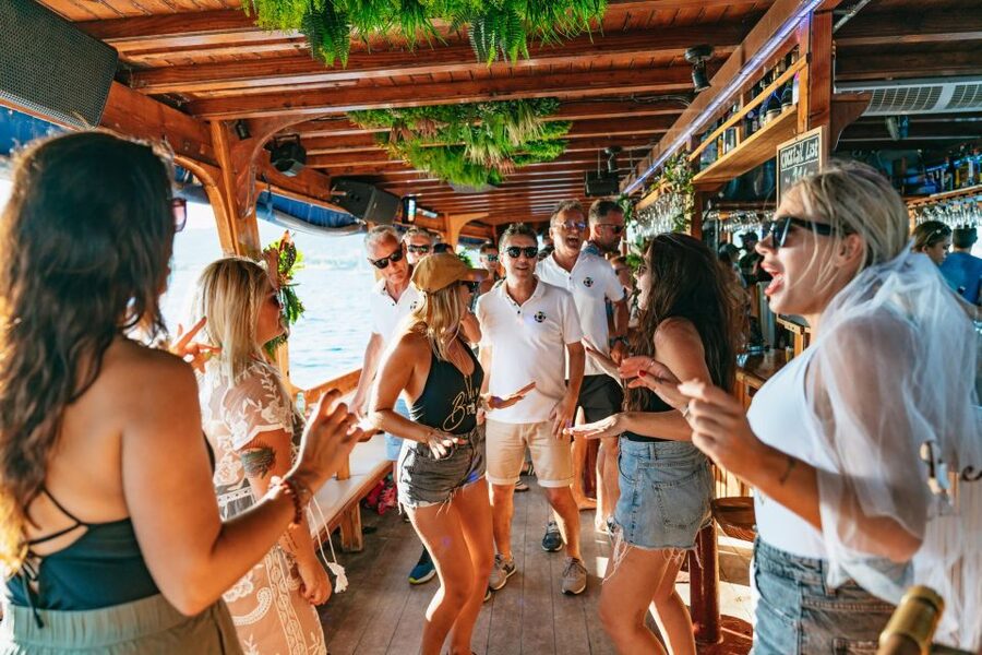 Palma de Mallorca: Daytime Cruise with Swim Stop - Buffet lunch with water included