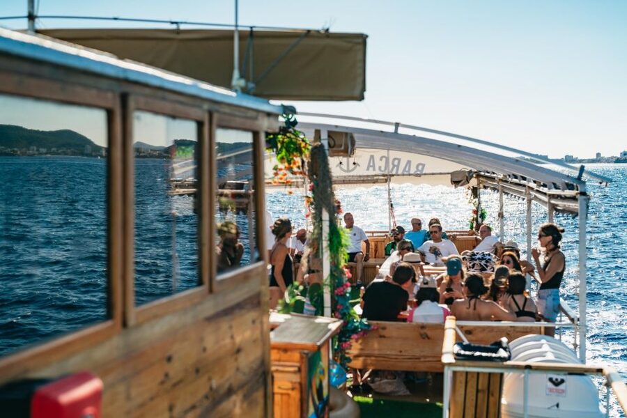 Palma de Mallorca: Daytime Cruise with Swim Stop - The first hour: views, music, and settling in
