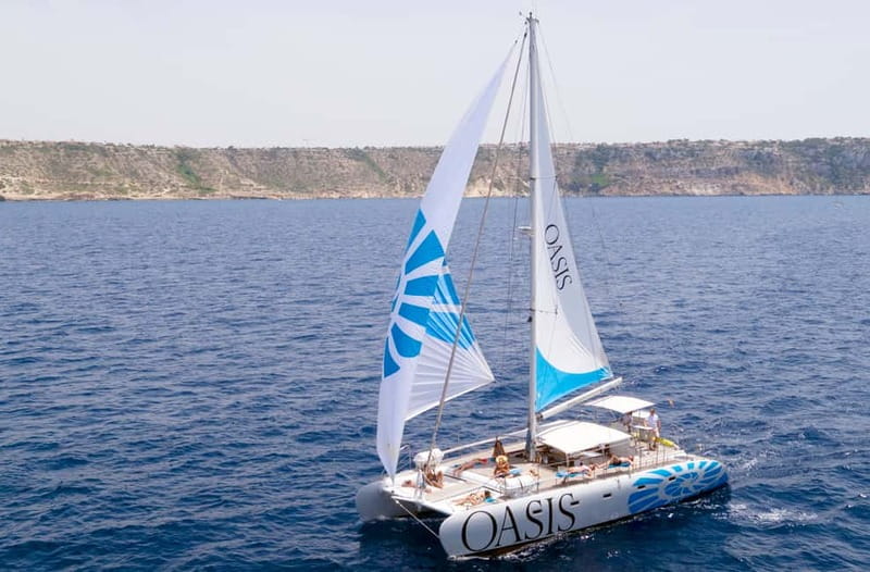 Palma de Mallorca: Deluxe Catamaran Sailing Tour with Meal - Why the Oasis catamaran is different