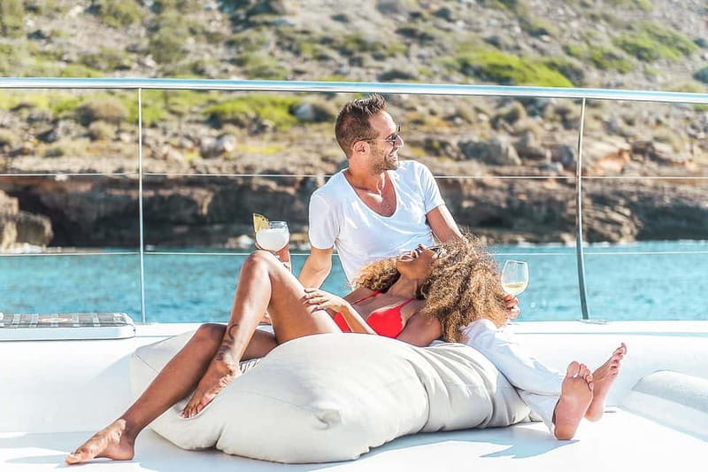 Palma de Mallorca: Half-Day Catamaran Tour with Buffet Meal - Regular or VIP: what you are really paying for