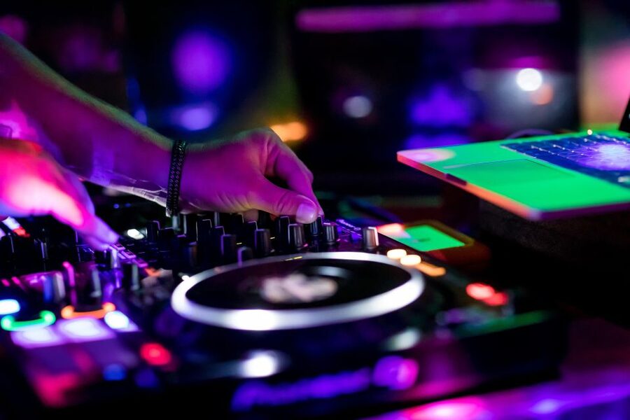 Palma de Mallorca: Night Boat Party with Live DJ - Who will enjoy this boat party most