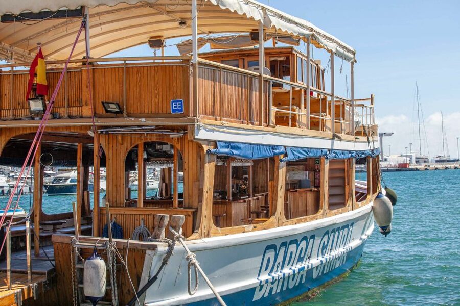 Palma de Mallorca: Palma Bay Boat Tour with Snorkeling - Boarding the wooden Barca Samba