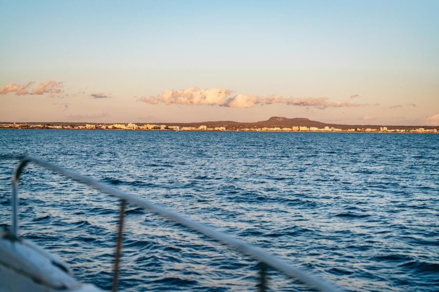 Palma de Mallorca: Sunset Boat Tour - Music, dancing, and the two-deck setup