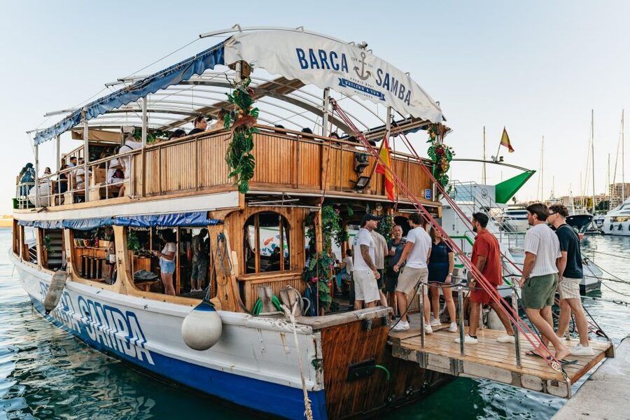 Palma de Mallorca: Sunset Boat Tour - Arriving at the Barca Samba pier