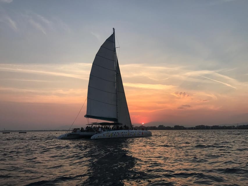 Palma de Mallorca: Sunset Sailing Catamaran Trip with Drink - Watching Palma Cathedral at sunset