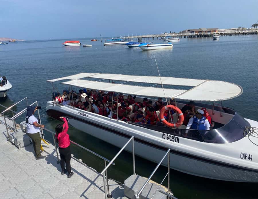 Paracas: Ballestas Islands Morning Boat Tour - Leaving Muelle El Chaco in the morning