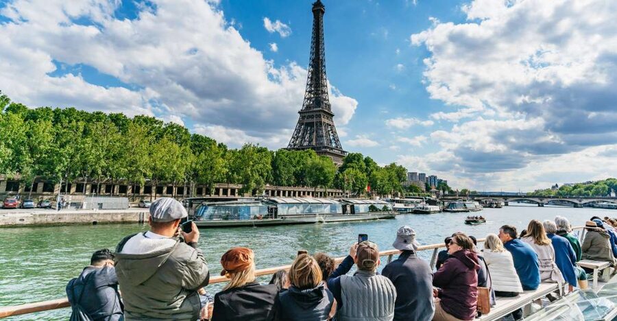 Paris: 1-Hour Seine Cruise departing from the Eiffel Tower - Is $20 a good value?