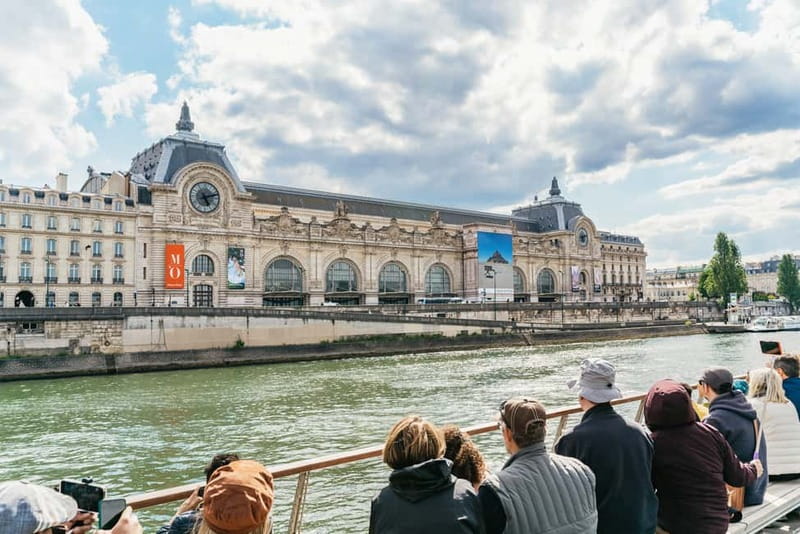 Paris: 1-Hour Seine Cruise departing from the Eiffel Tower - Île de la Cité and Notre Dame