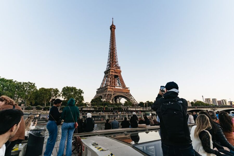 Paris: 1-Hour Sightseeing Cruise and 3-Course Bistro Dinner - Is $76 good value?