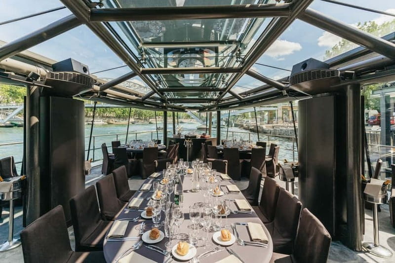 Paris: 2-Hour River Seine Lunch Cruise with 3-course-menu - Returning to the Eiffel Tower