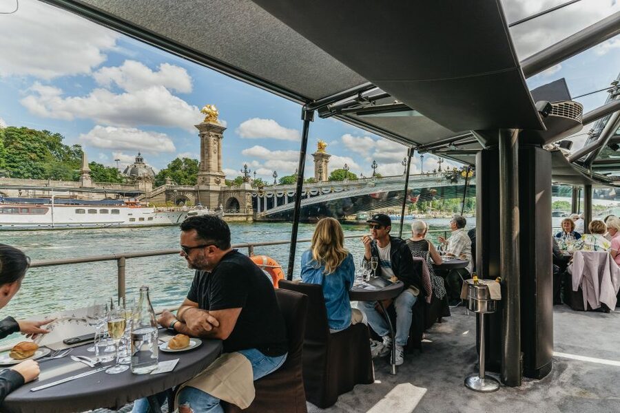 Paris: 2-Hour River Seine Lunch Cruise with 3-course-menu - Musée d’Orsay from the Seine