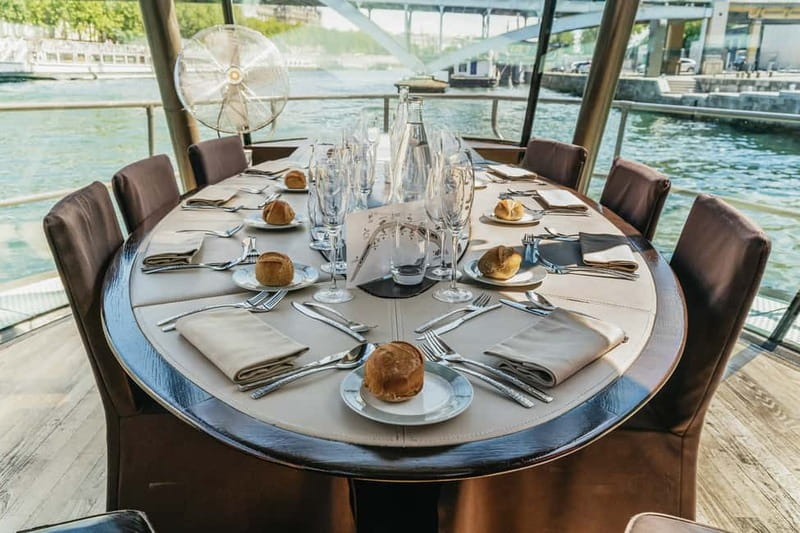 Paris: 2-Hour River Seine Lunch Cruise with 3-course-menu - The Louvre, Place de la Concorde, and Grand Palais