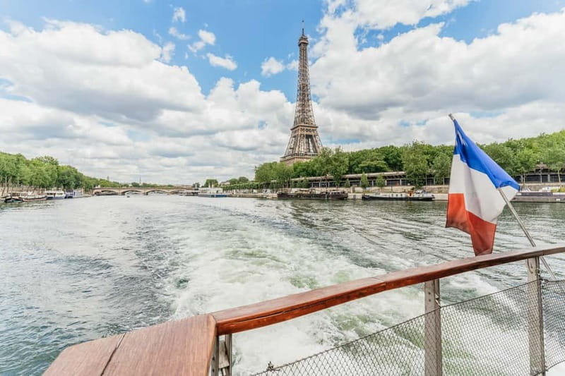 Paris: 2-Hour River Seine Lunch Cruise with 3-course-menu - What the two-hour cruise feels like