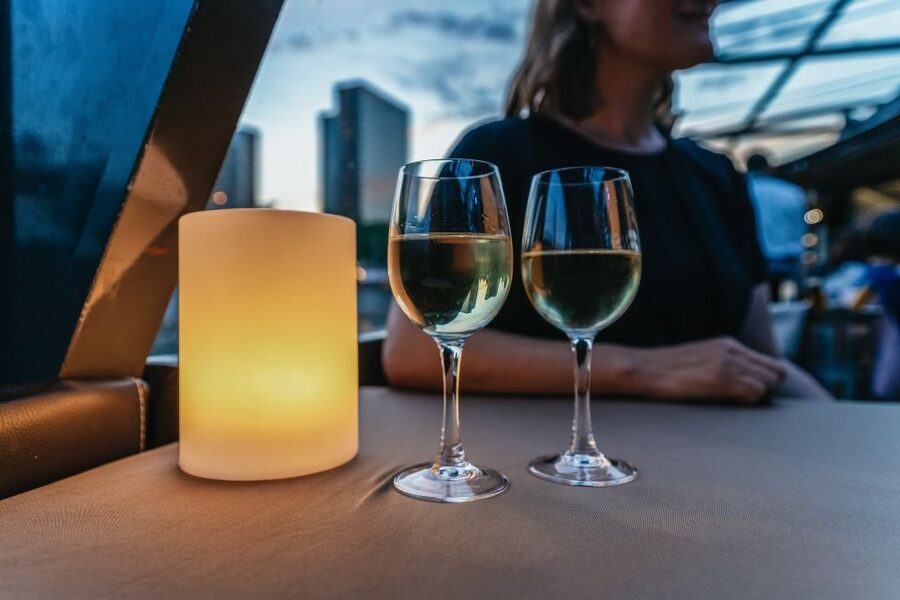 Paris: 3-Course-Dinner Cruise on the Seine with live music - Starting beneath the Eiffel Tower