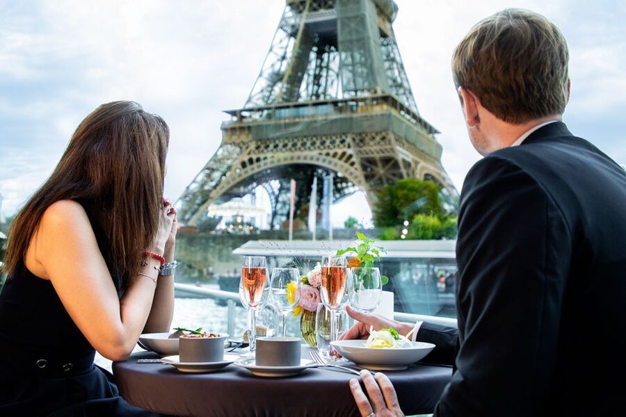 Paris: 3-Course-Dinner Cruise with Wine on the Seine River - Small details that can make the evening smoother