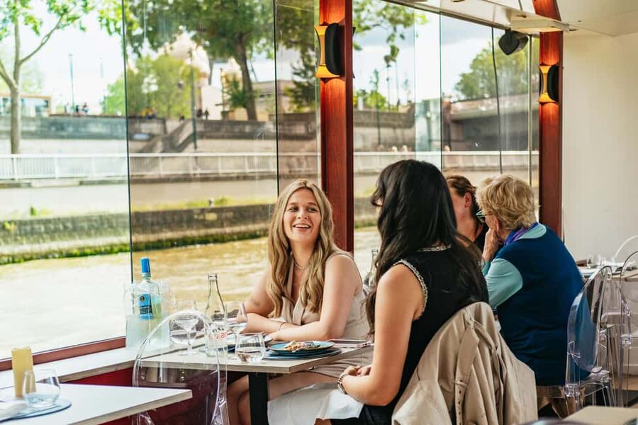 Paris: 3-Course Italian Meal Seine Cruise - What this Seine cruise is really like