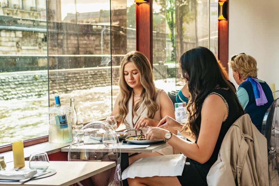Paris: 3-Course Italian Meal Seine Cruise - Is $69 good value?