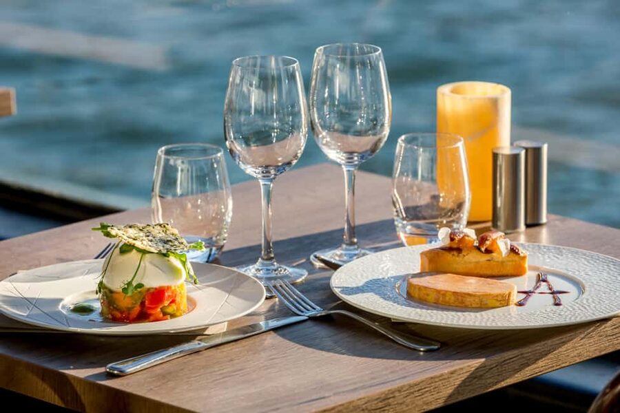 Paris: 3-Course Lunch Cruise on the River Seine - Who will enjoy this Seine cruise most?