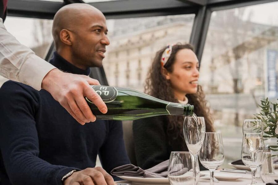 Paris: 4-Course Dinner Cruise on Seine River with Live Music - The Louvre, Pont des Arts, and the Heart of Paris