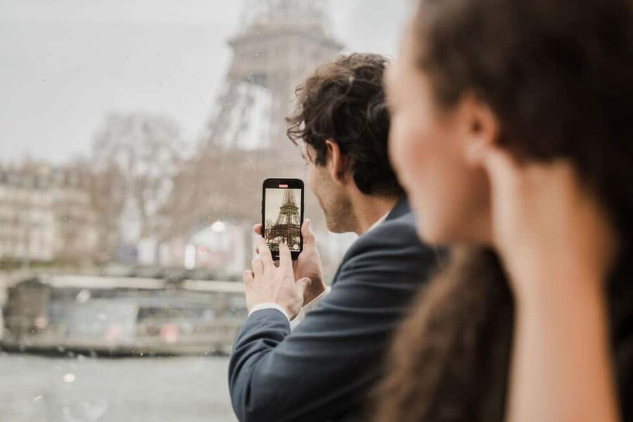 Paris: 4-Course Dinner Cruise on Seine River with Live Music - What the $153 Price Includes