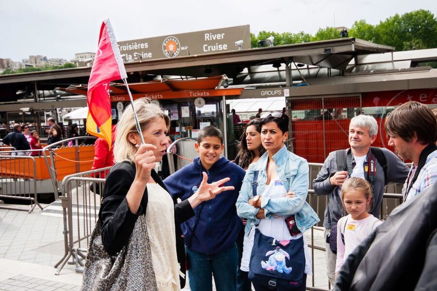 Paris: Audio-Guided Bus Tour & Seine River Cruise - Why the Eiffel Tower finish matters