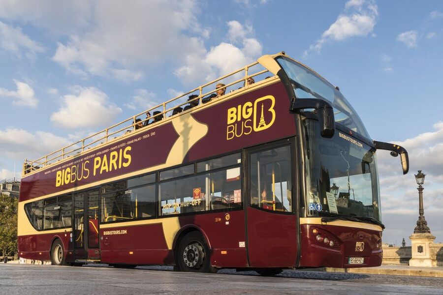 Paris: Big Bus Hop-on Hop-off Tour and Seine River Cruise - Louvre-Pyramide and the first look at central Paris