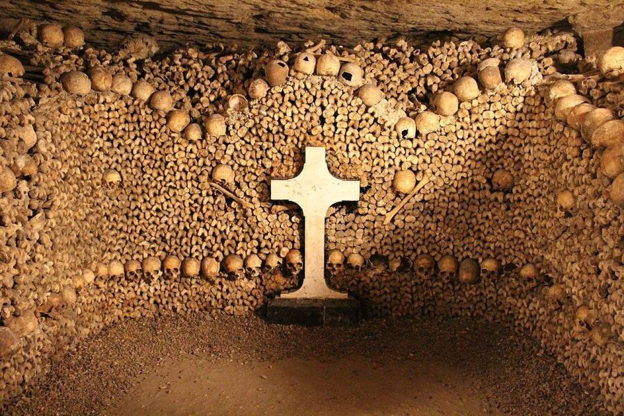 Paris: Catacombs Entry & Seine River Cruise with Audio Guide - What the Catacombs audio guide adds