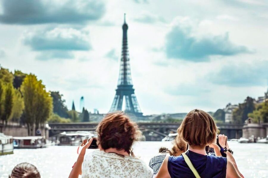 Paris: Day or Sunset Cruise with Drink, Ice Cream or Dessert - Choosing Daylight, Sunset, or Night