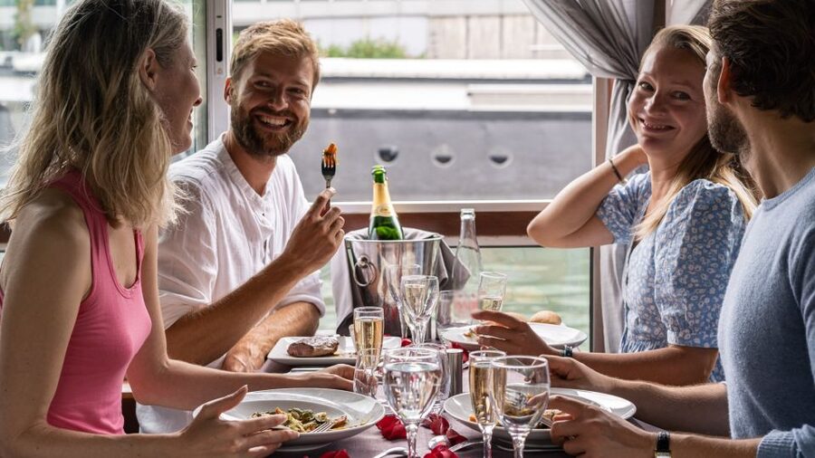 Paris: Early Evening Dinner Cruise on the River Seine - Why the early Seine departure makes sense