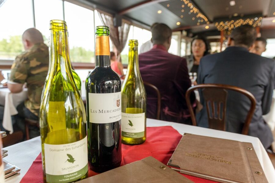 Paris: Early Evening Dinner Cruise on the River Seine - Dinner service moves quickly