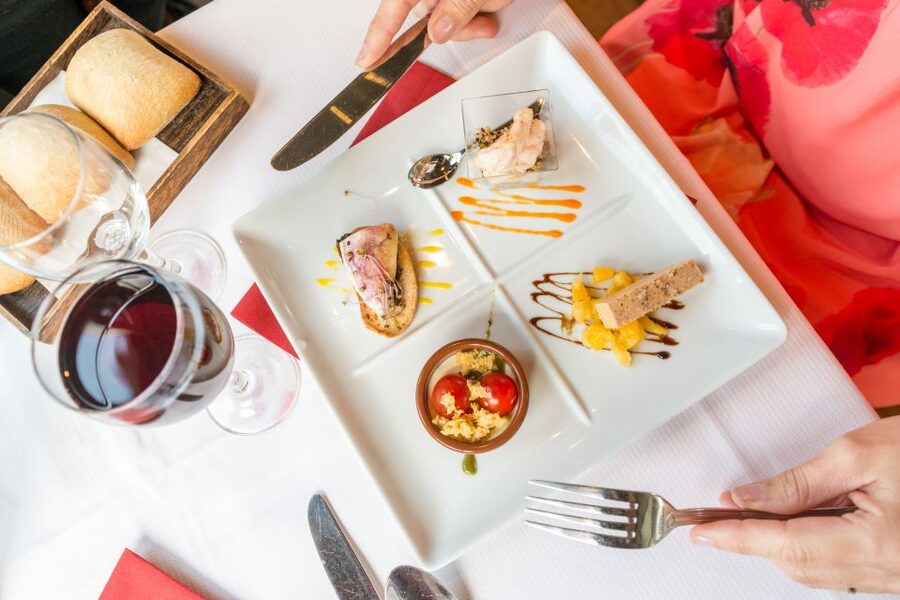 Paris: Early Evening Dinner Cruise on the River Seine - Practical tips for a smoother evening