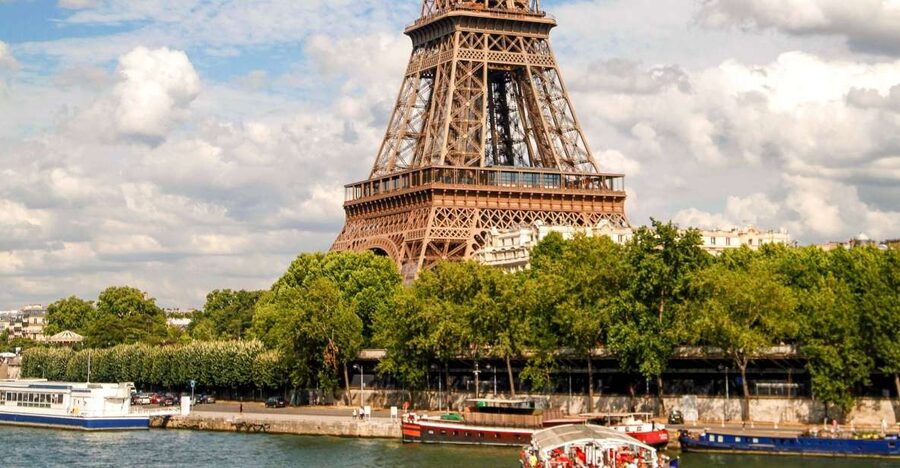 Paris: Eiffel Tower Access by Elevator & Seine River Cruise - Walking to the Eiffel Tower with an English guide