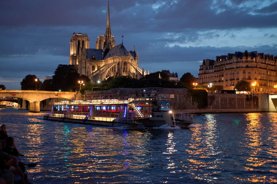 Paris: Eiffel Tower, Dinner Cruise and Moulin Rouge Show - Why this Paris night works so well