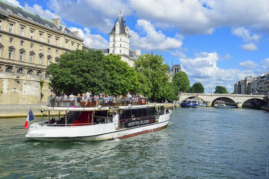 Paris: Eiffel Tower Tour & Seine River Cruise Tour - Small details that can make the day easier