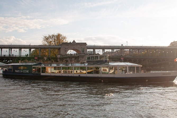 Paris en Scene 3 Course Seine River Dinner Cruise - What Dinner Is Like on Board